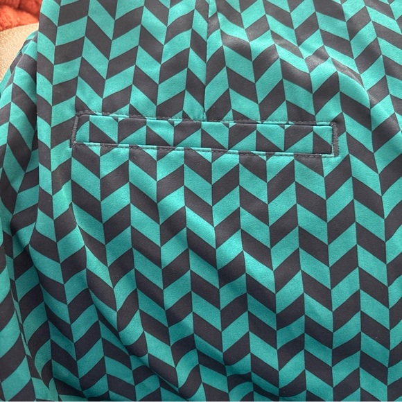 LADY HAGEN SIZE 4 TENNIS GOLF CASUAL WEAR GREEN NAVY POCKETS - Picture 8 of 15